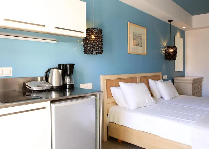 Mika & 4* 赫索尼索斯