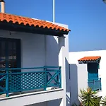 Ξενοδοχείο με διαμερίσματα Mika & Χερσόνησος