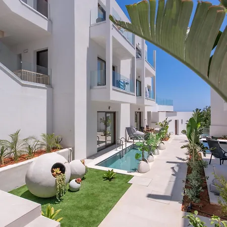 Aparthotel Mika & 4*