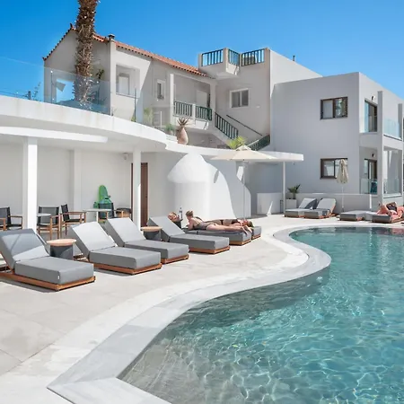 Ξενοδοχείο με διαμερίσματα Mika & Χερσόνησος