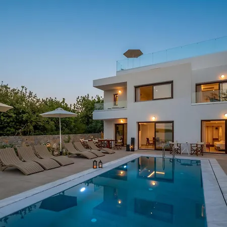 Ξενοδοχείο με διαμερίσματα Mika & Χερσόνησος