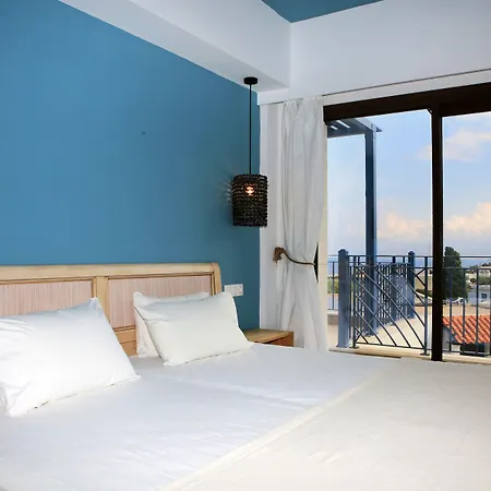 Mika & Aparthotel 4*