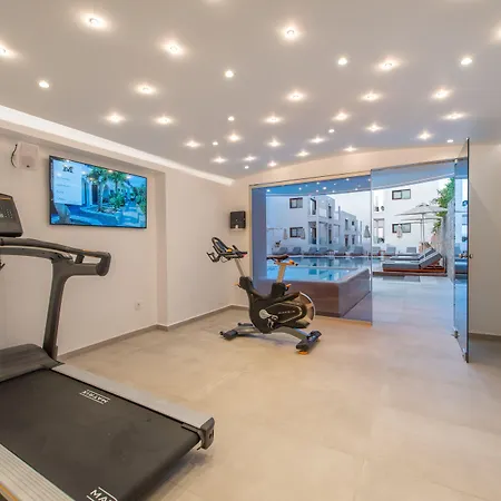 Mika & Aparthotel 4*