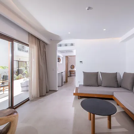 Apartmanhotel Mika & 4*