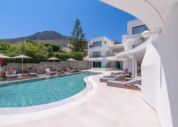 Ξενοδοχείο με διαμερίσματα Mika & 4*