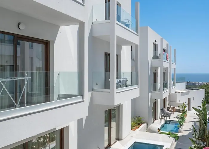 Mika & Χερσόνησος