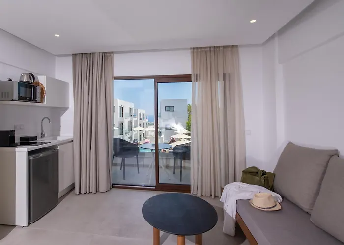 Mika & Ξενοδοχείο με διαμερίσματα Χερσόνησος