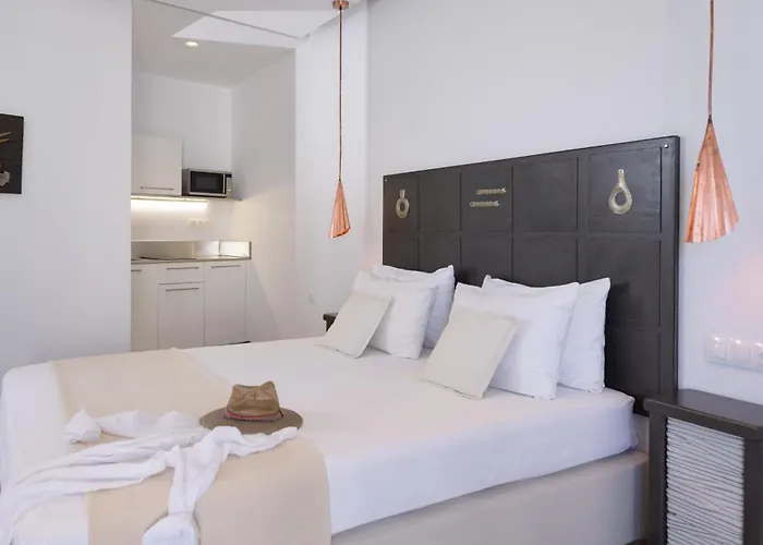 Mika & Χερσόνησος