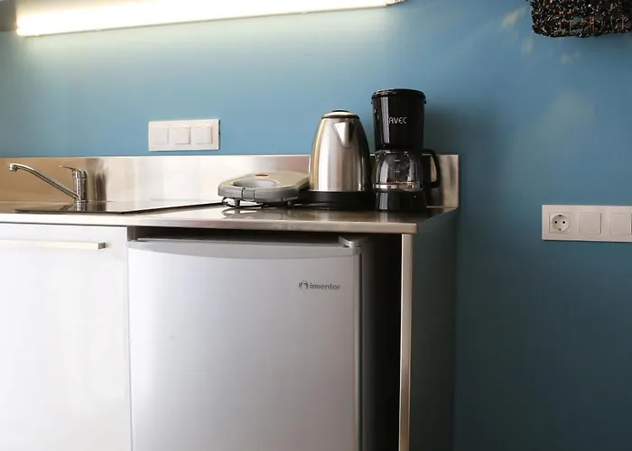 Ξενοδοχείο με διαμερίσματα Mika & Χερσόνησος