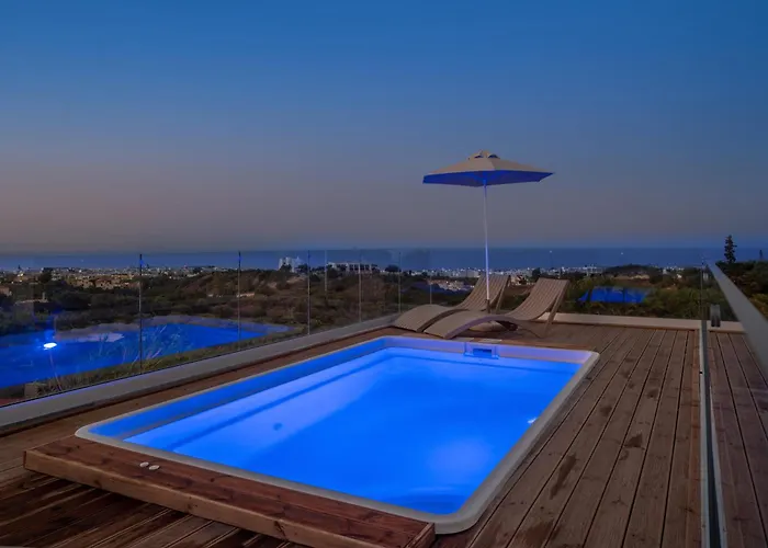 Mika & Χερσόνησος