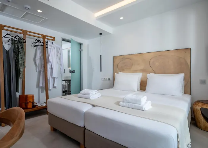 Mika & Ξενοδοχείο με διαμερίσματα 4*