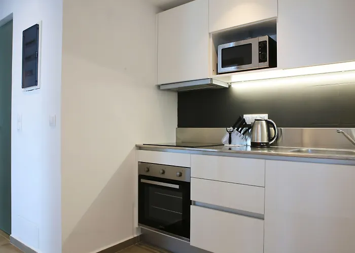 Mika & Ξενοδοχείο με διαμερίσματα 4*