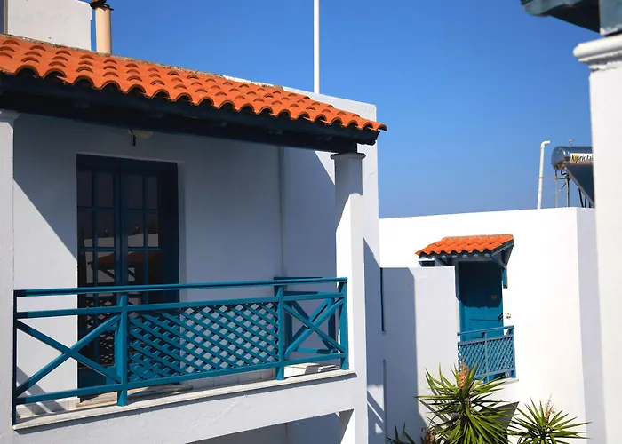 Ξενοδοχείο με διαμερίσματα Mika & Χερσόνησος