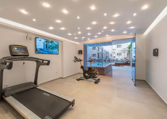 Mika & Ξενοδοχείο με διαμερίσματα 4*