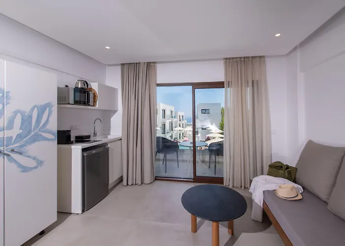 Mika & Ξενοδοχείο με διαμερίσματα Χερσόνησος