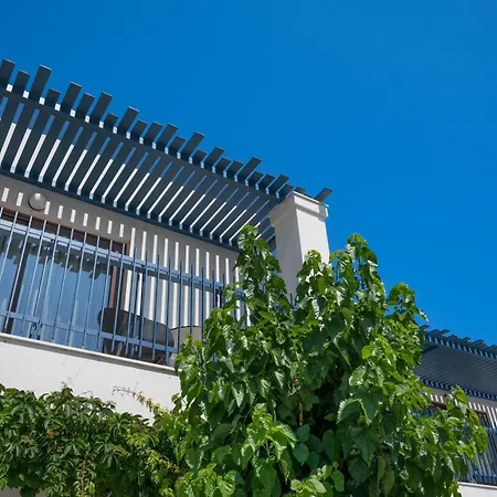 Mika & 4* Херсониссос