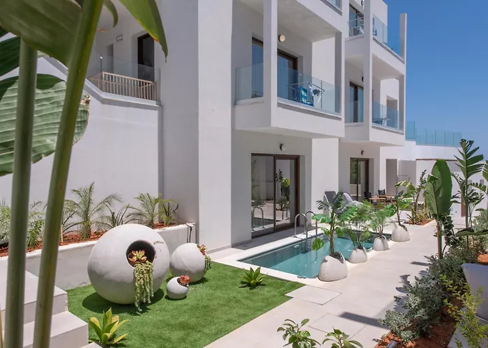 Mika & Апарт-отель Херсониссос